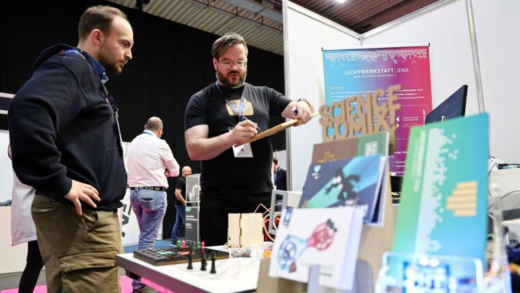 Johannes Kretzschmer presenting Quantum Outreach at the 1st Quantum Photonics Fair in Erfurt 2025.