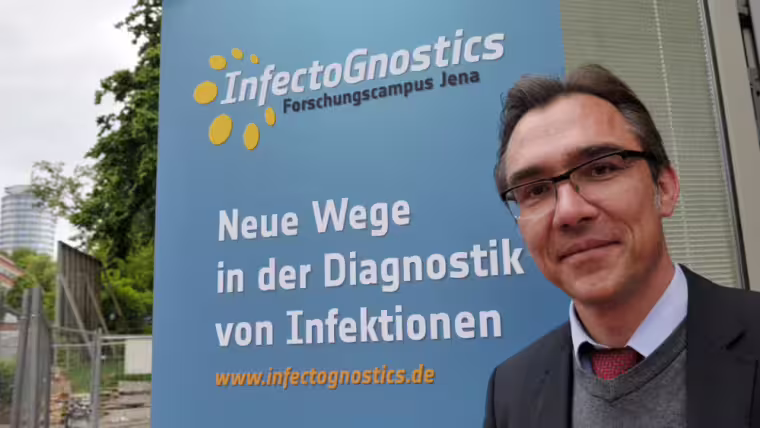 The InfectoGnostics Research Campus begins its third funding phase; speaker of the executive board Prof. Dr. Jürgen Popp looks forward to seven new projects.