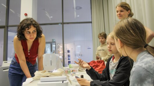 children at a creative workshop at the Lichtwerkstatt