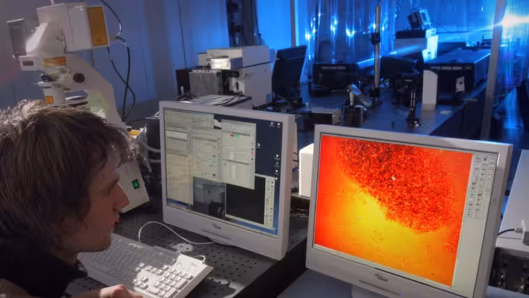Microspectroscopy setup in action.