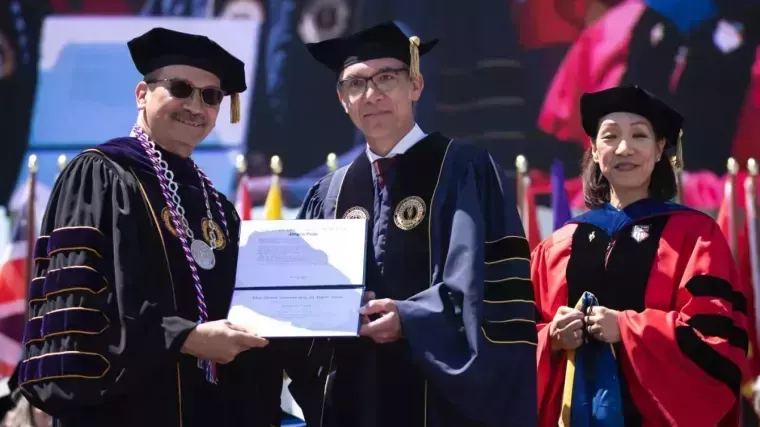 Jürgen Popp receives an honorary doctorate from UAlbany SUNY