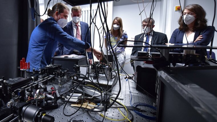 Demonstration in ACP's quantum communication lab by Dr. Fabian Steinlechner.