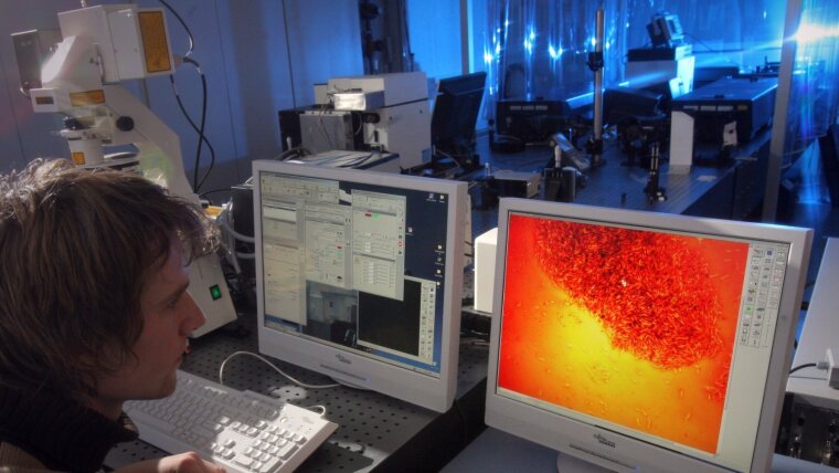 Microspectroscopy setup in action.