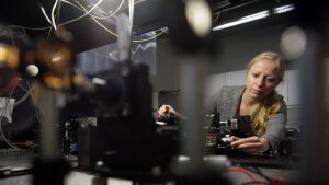 Prof. Isabelle Staude in the Nano Lab.