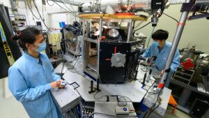 Preparation of the sample chamber of the YETI-40 laser laboratory.